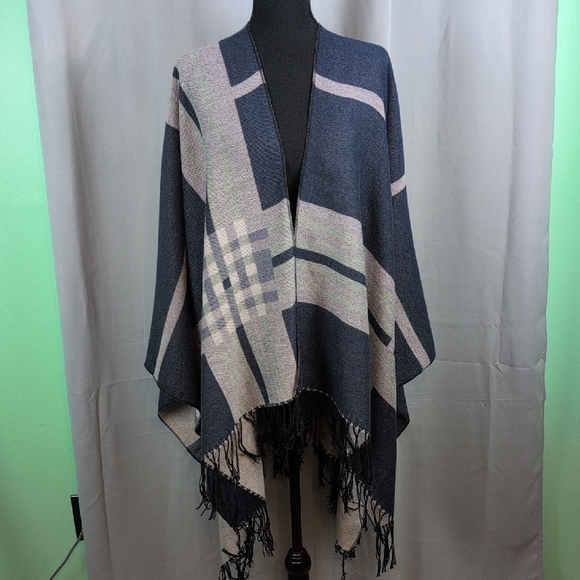 Arianne Blue and Pink Geometric Wrap Blanket One Size - Picture 1 of 6